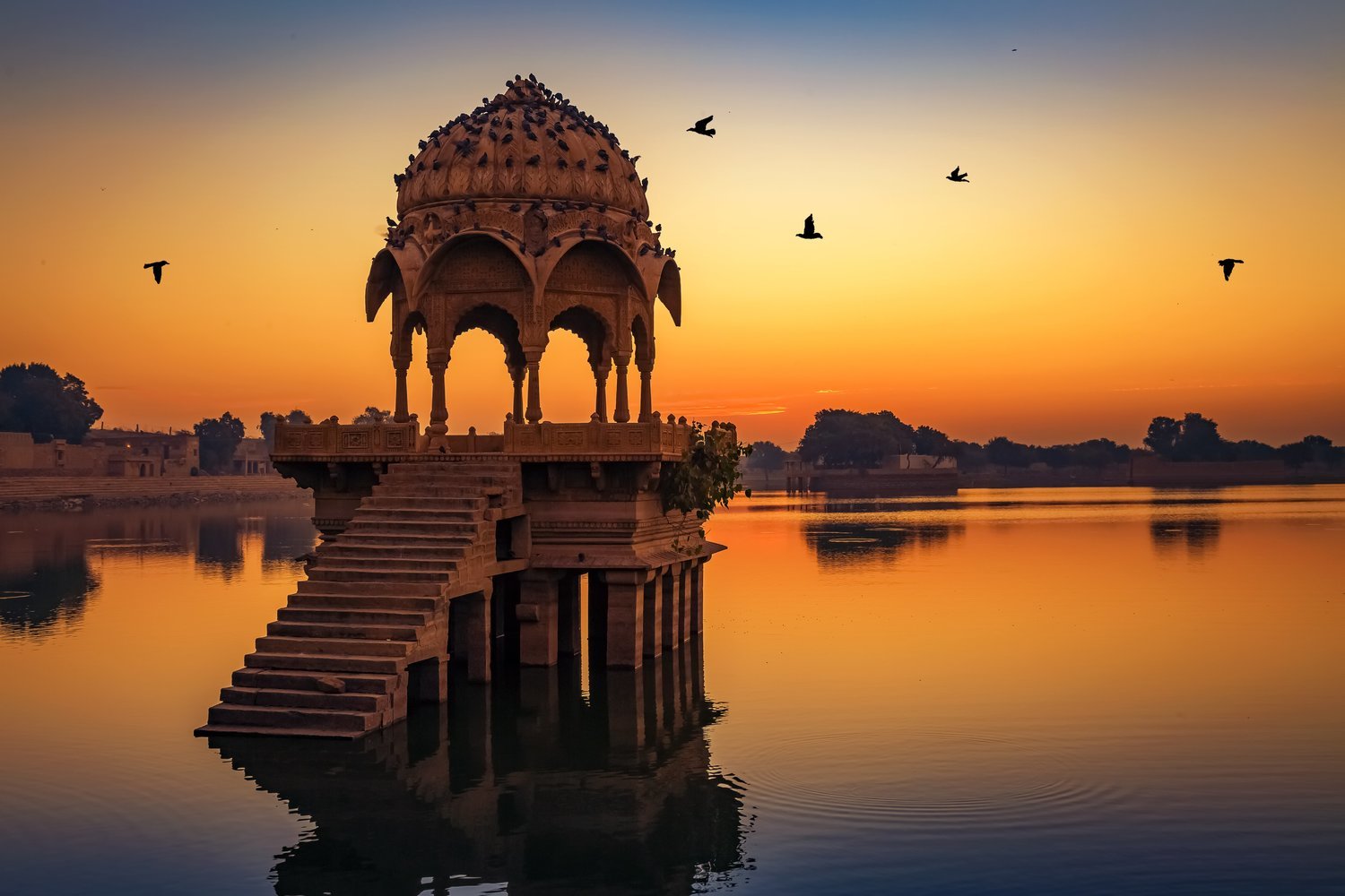 Gadisar Lake, the Famous Tourist Attraction in Jaisalmer